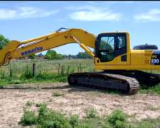 Komatsu PC 220-8, con Tercer Linea