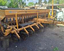 Sembradora Agrometal con Cajón Alfalfero