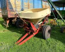 Fertilizadora A Péndulo Tanzi De 600 Kg
