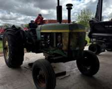 Tractor John Deere 2730.