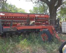Sembradora Tanzi 4300 con Alfalfero
