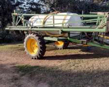 Pulverizador de Arrastre Fraresso de 3000 Lts. Botalón de 21