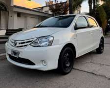 Toyota Etios 1.5 5ptas XS 2013 Nafta $13.999.000