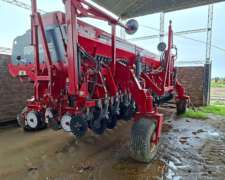 Sembradora Apache 54000 de 33 a 17,5 con Alfalfero
