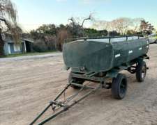 Acoplado Tanque Mauro de 3000 Litros con Tapa Boca de Hombre