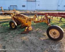 Arado de 6 Rejas de 14. Marca Cele