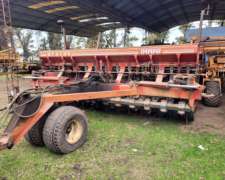 Sembradora Apache 9000 De 25 A 17,5/23 A 35 Con Alfalfalfero