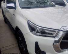 Toyota Hilux Srv 4x4 2.8 At. Año 2022, 87.500 Km.