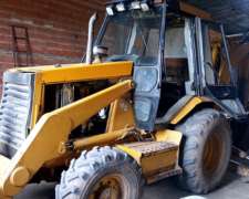 Retroexcavadora Caterpillar 426 Doble Tracción