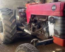 Massey Ferguson 1075 .