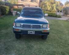 Camioneta Toyota SR5 4X4