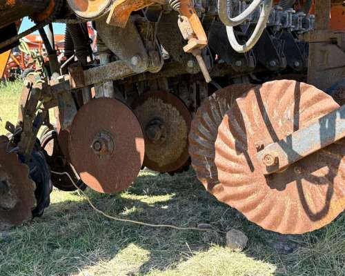 Sembradora Dumaire 600 de 25 a 17,5cm.