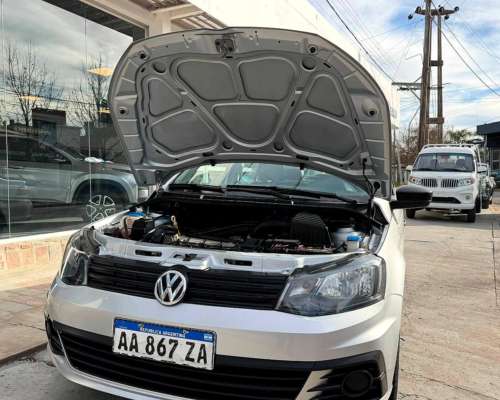 Vw Voyage 1.6 MSI Manual año 2017 Gris Plata. con 48.000km.