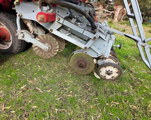 Sembradora Apache AIR Drill 18000 Grano Fino de 37 a 21 cm