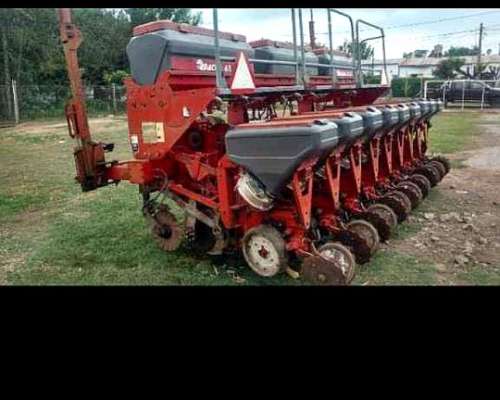 Vendo Apache Mod 6120 de 9 Surcos con Monitor Agrotax y Fert