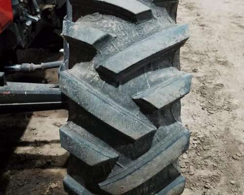 Vendo 2 Cubiertas Usadas Rodado 14.9-26. Marca Pirelli.
