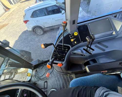 Tractor New Holland TM 7020