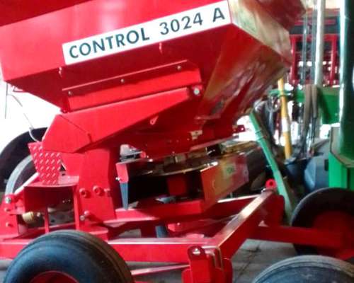 Fertilizadora Engomada Yomel 3500 Impala