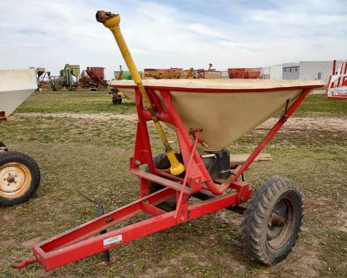 Fertilizadora Tanzi de 1000 Kilos a Péndulo