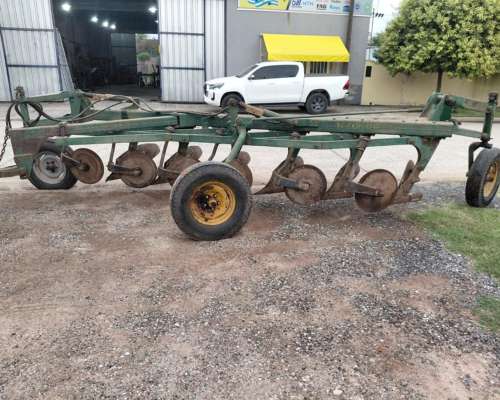 Arado de 6 Rejas Marca Agromec