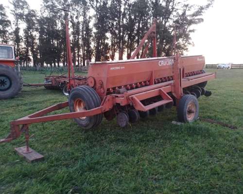 Sembradora Crucianelli de Convencional con Autotransporte.