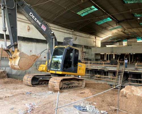 Excavadora John Deere 120d. Mod 2010