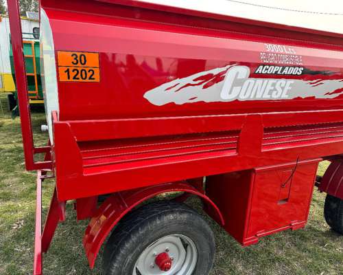 Acoplado Conese 3000 Litros con Baulera