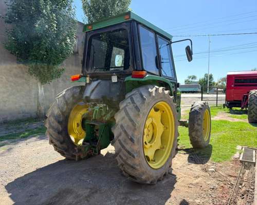 Tractor John Deere 5705 con Cabina