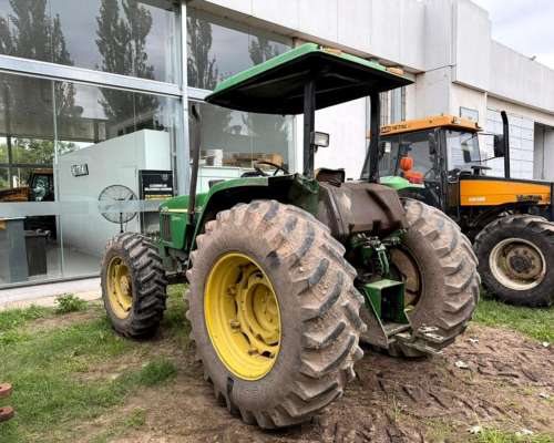 Tractor John Deere 5705 con Techo