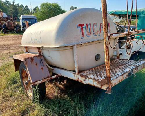 Acoplado Cisterna 2000 Lts Tanque Plastico de 1 Eje