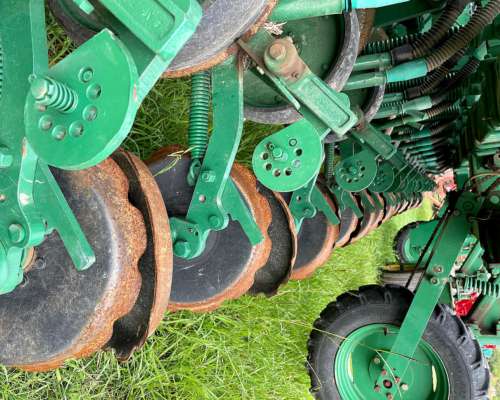 Sembradora Pierobon de Fino MD de 36/21