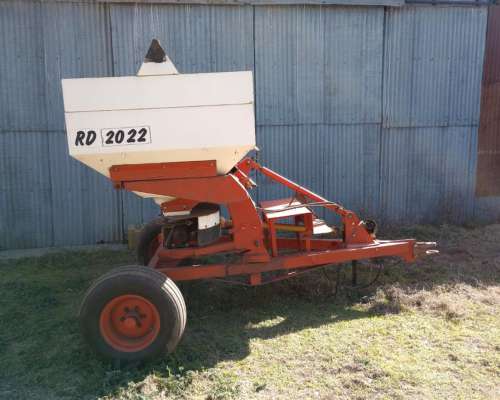 Fertilizadora Yomel Control 3000 Kg 26mts Balnaza