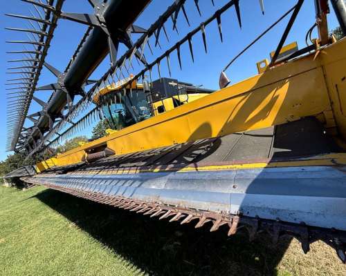 Cosechadora New Holland CR 6080, año 2016, con Draper 35