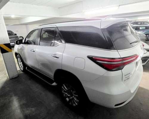 Vendo Toyota SW4 Única por SU Estado