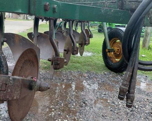 Arado de 6 Rejas Marca Agromec
