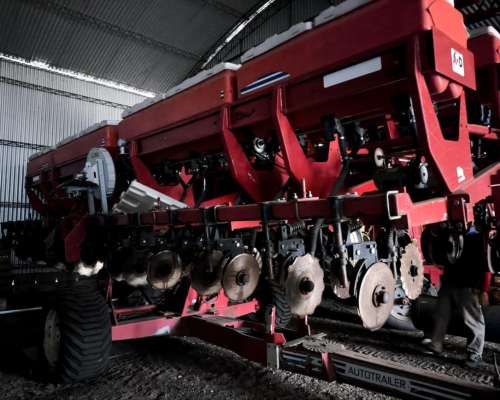 Monumental 14-52,5 /18-42 Neumática Doble Fertilización 2015