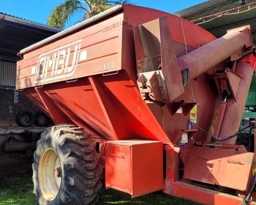 Tolva Ombu 10 TN. año 2003.