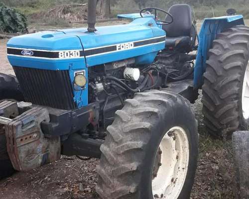 Tractor Ford 8030 .