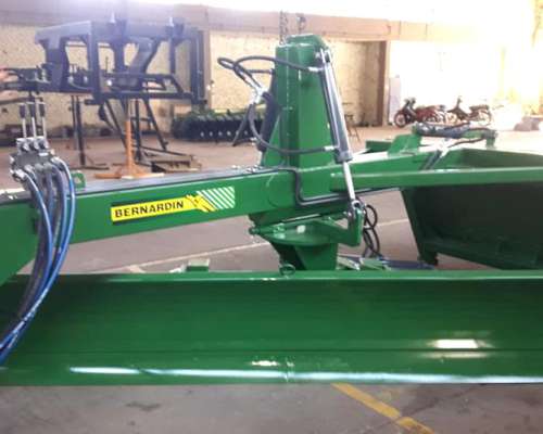 Niveladora de Arrastre 3mt con 5 Hidráulicos Bernardin