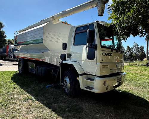 Ford Cargo 1317 con Tolva Thanos