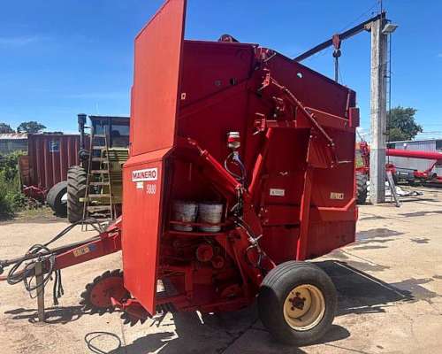 Rotoenfardadora Mainero 5880 con Monitor MRE1000