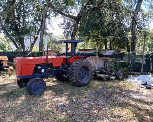 Tractor Fiat 700 e - Excelente Estado y Mecánica.-
