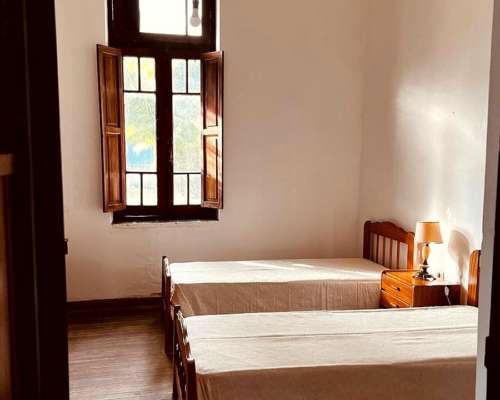 Casa Antigua MAS UN Amplio Local y Otro Pequeño, en 900 M2