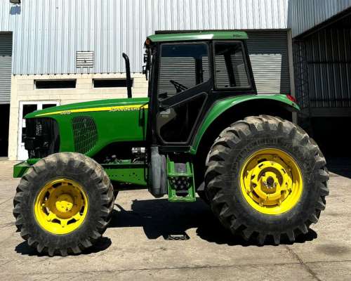 Tractor John Deere 6615, año 2008