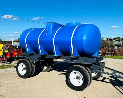 Acoplado Tanque Plastrong 8.000 Litros.