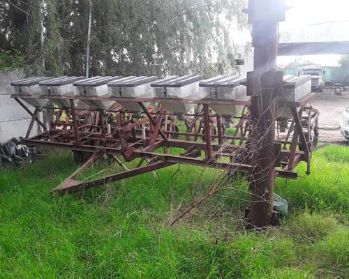 Escardillo con Fertilizador de 7 Surcos