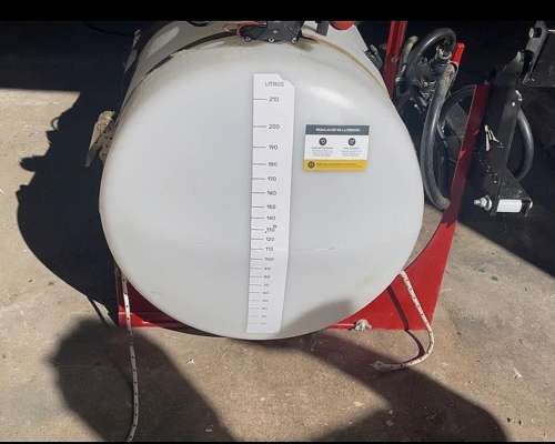 Pulverizadora 210 Litros .