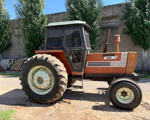 Tractor Fiat 880/5 con Cabina