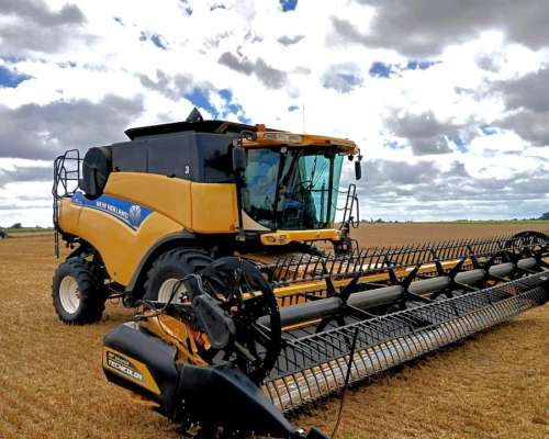 New Holland CR 6080, 30p Draper y Maicero