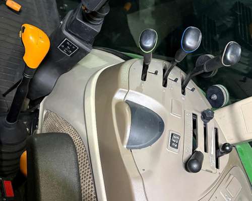 John Deere 6105e con 200 Hs